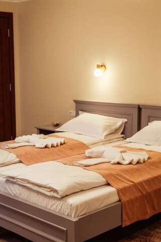 Отели типа «постель и завтрак» Vén Diófa Sub Cetate Просторный двухместный номер с 2 отдельными кроватями-3
